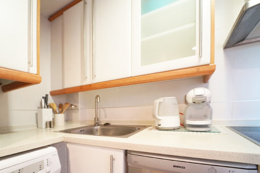 Holiday Apartment Moraira // Apartment Casamora Moraira - Fully equipped kitchen with dishwasher, Ceran® hob, oven and fridge-freezer