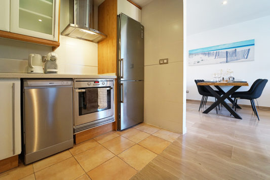 Holiday apartment Moraira // Apartment Casamora Moraira - Fully equipped kitchen with dishwasher, Ceran® hob, oven and fridge-freezer