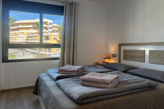Holiday apartment Moraira // Apartment Casamora Moraira - Master bedroom with bathroom en suite