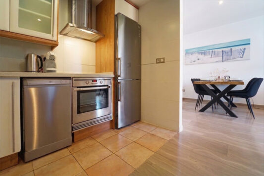 Holiday apartment Moraira // Apartment Casamora Moraira - Fully equipped kitchen with dishwasher, Ceran® hob, oven and fridge-freezer