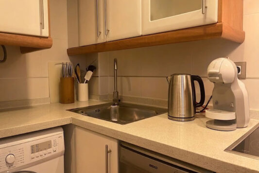 Holiday apartment Moraira // Apartment Casamora Moraira - Fully equipped kitchen with dishwasher, Ceran® hob, oven and fridge-freezer